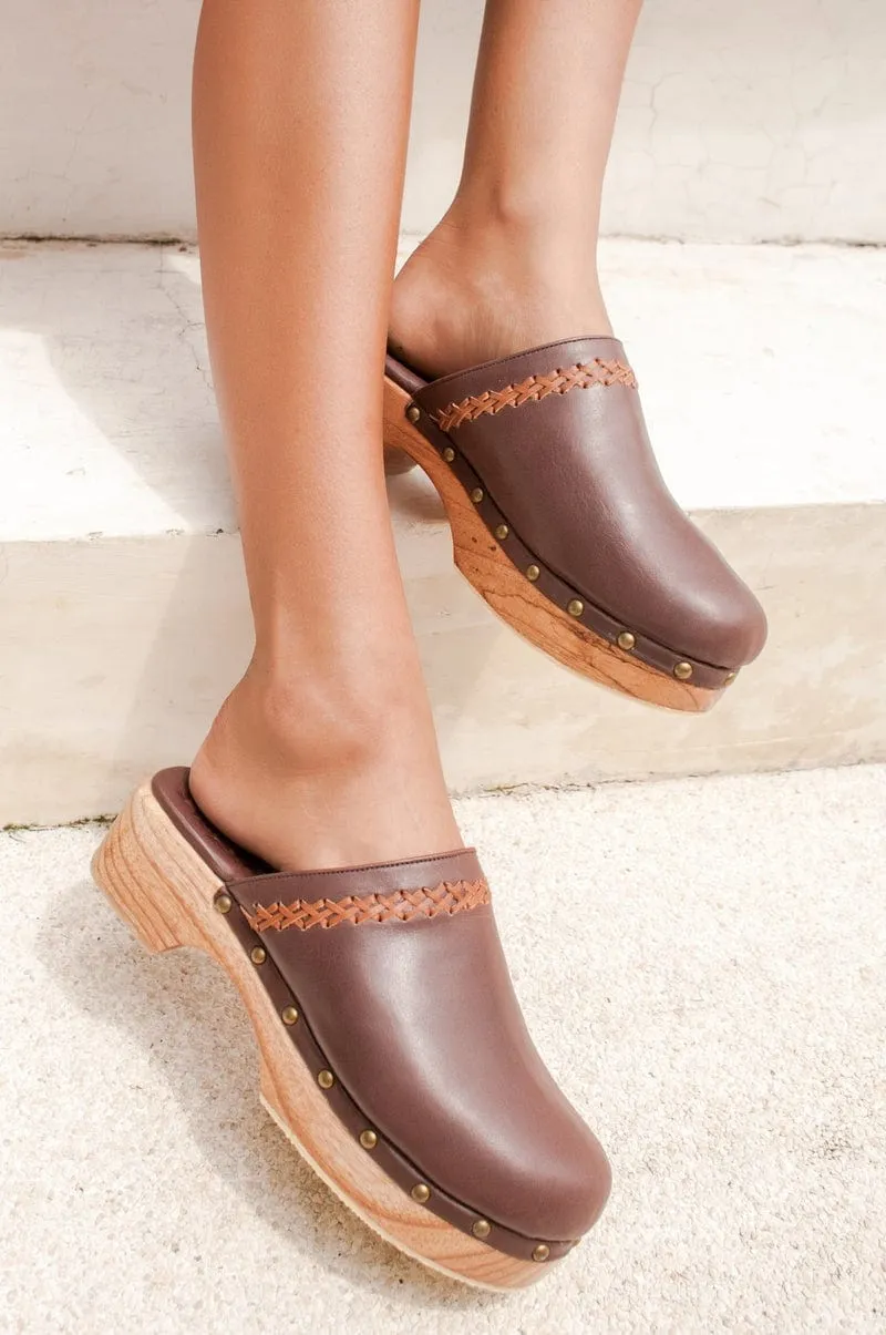 Malibu Leather Clogs in Dark Brown