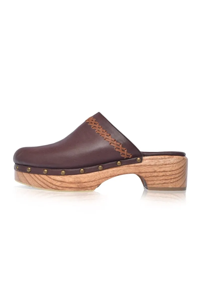 Malibu Leather Clogs in Dark Brown