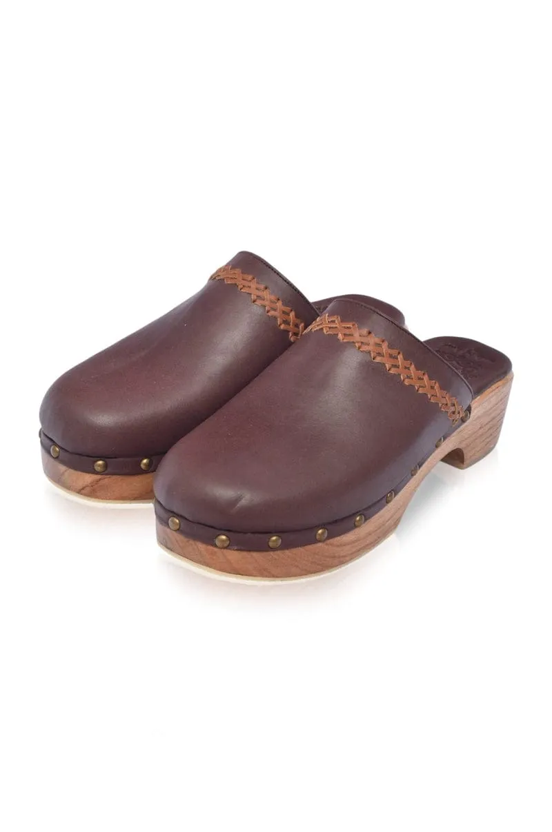 Malibu Leather Clogs in Dark Brown