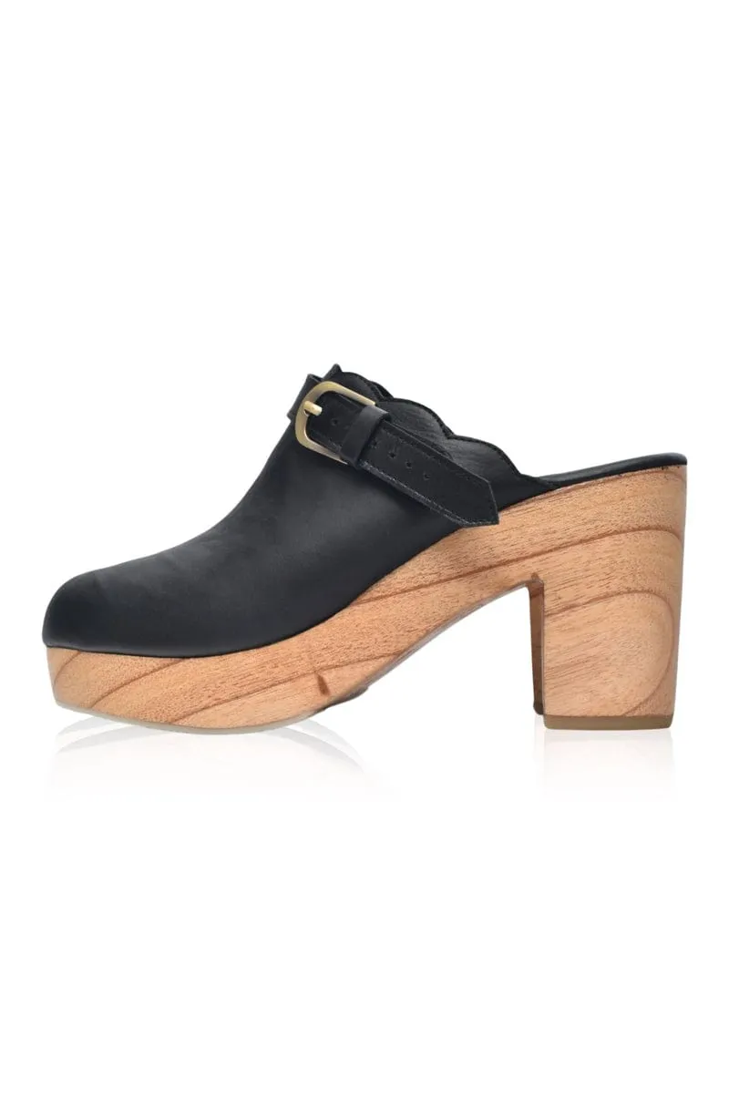 Sierra Convertible Leather Clogs in Black