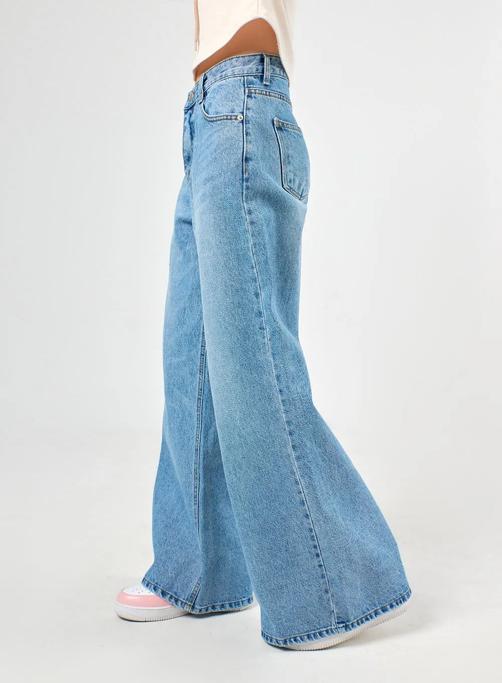 Wide-Leg Flare Jeans IJ430